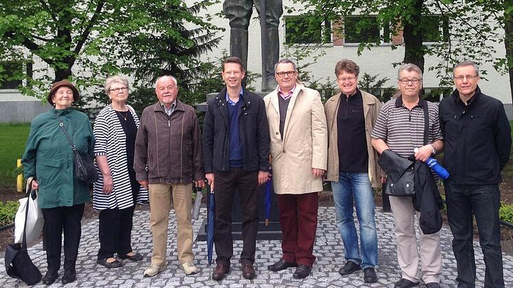 Deutsch-finnische Delegation (v.l.n.r.): Stadtführerin Helena Koivisto, Liisa Järvinen, Präsident der Deutsch-Finnischen Gesellschaft Schweinfurt Gerd Müller, Sebastian Remelé, Stefan Funk, Referent Jürgen Montag, Seinäjokis Partnerschaftsbeauftragter Antti-Kustaa Rankonen und Joachim Schmid