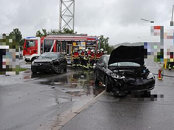 Vorfahrtsversto&szlig; beim Abbiegen sorgt f&uuml;r Unfall