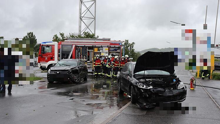 Vorfahrtsversto&szlig; beim Abbiegen sorgt f&uuml;r Unfall