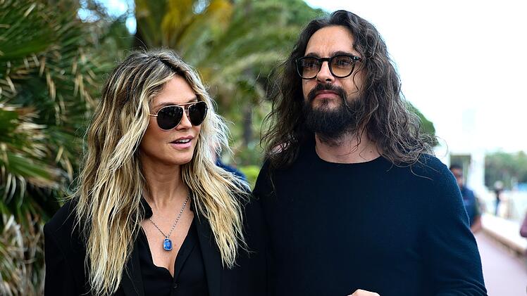 Tom Kaulitz hat in seinem Podcast den &Auml;u&szlig;erungen seiner Frau Heidi Klum bez&uuml;glich seiner Schlafgewohnheiten widersprochen.
