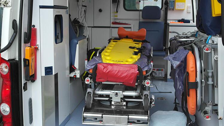 Der BRK-Rettungswagen steht auch schon bereit