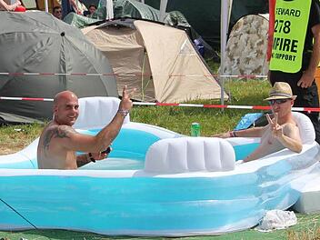 Auf dem Campingplatz dienten die Pools auch zur Bierkühlung. Foto: Melina Münchow