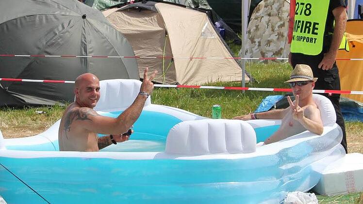 Auf dem Campingplatz dienten die Pools auch zur Bierkühlung. Foto: Melina Münchow