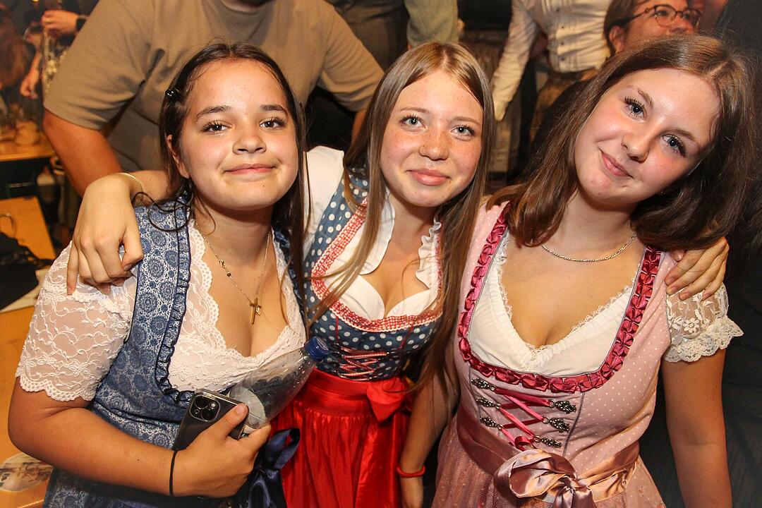 Tanzen, Feiern, Mitsingen &ndash; bayerische Partystimmung bis Mitternacht.
