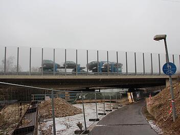 Ab Donnerstag bleibt dieser Rad- und Fußgängerweg wegen der Arbeiten an der Trubbach-Brücke bis Oktober gesperrt. Foto: Roepert