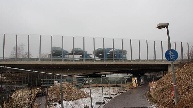 Ab Donnerstag bleibt dieser Rad- und Fußgängerweg wegen der Arbeiten an der Trubbach-Brücke bis Oktober gesperrt. Foto: Roepert