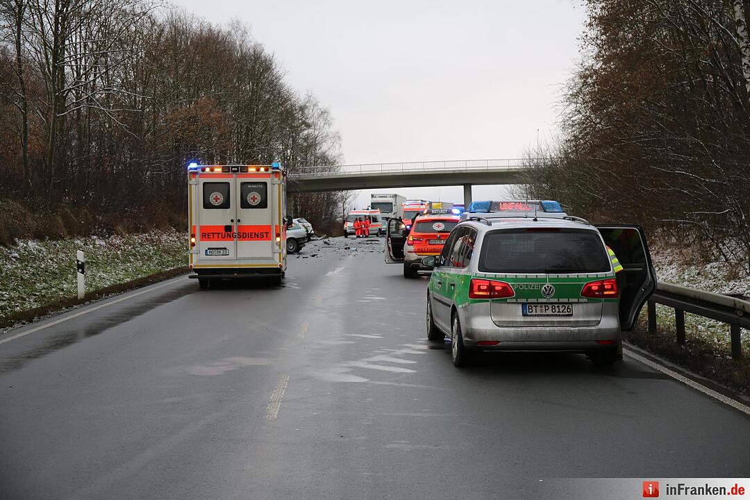 Frontalkollision auf B15 bei Döhlau