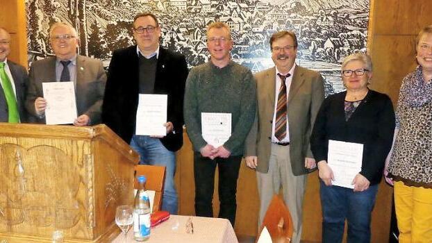 Ehrungen bei den Siedlern (von links): Herbert Röder, Manfred Kolb, Siegfried Beck, Dieter Lutz (für seine Mutter Gunda), Albert Kolb, Brigitte Schröder und Gerlinde Muhr. Fotos: Dieter Hübner