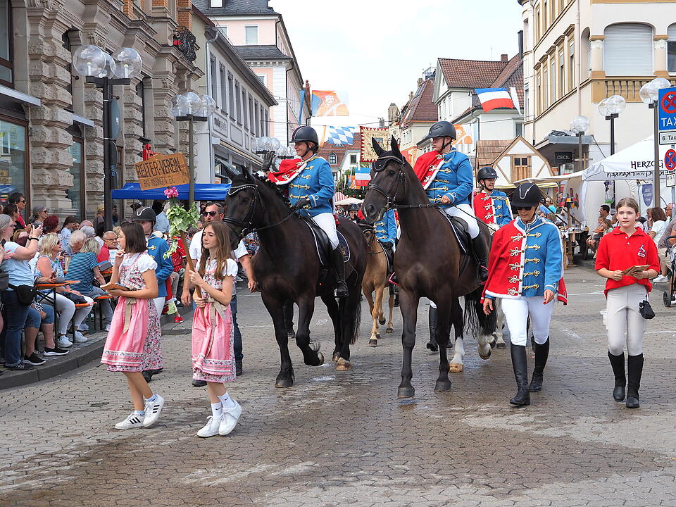 Großer historischer Festzug durch Bad Kissingen!