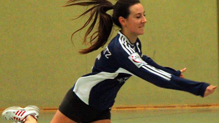 Toller Einsatz der Segnitzer Spielführerin Tatjana Müller, der jedoch nicht immer vom Erfolg gekrönt war. Foto: Thomas