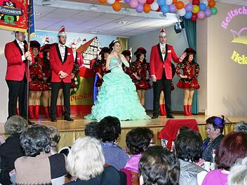 Ihre Lieblichkeit Prinzessin Caroline I. auf der Bühne beim Seniorenfasching der Fidelia Reiterswiesen. Foto: Vogel