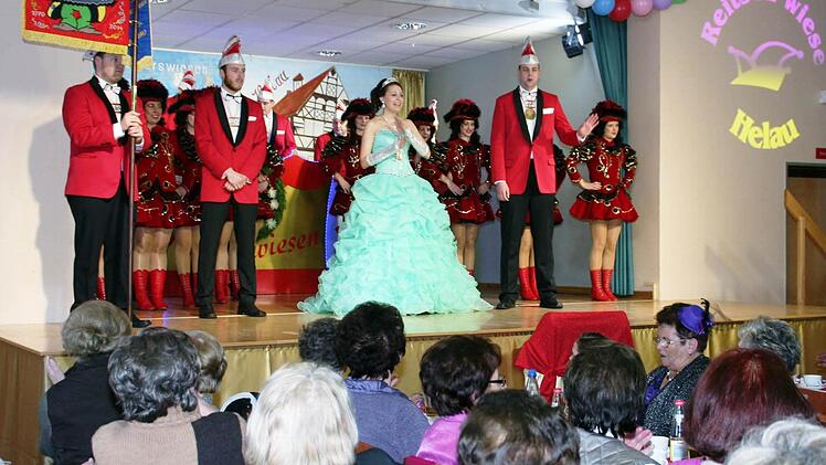 Ihre Lieblichkeit Prinzessin Caroline I. auf der Bühne beim Seniorenfasching der Fidelia Reiterswiesen. Foto: Vogel