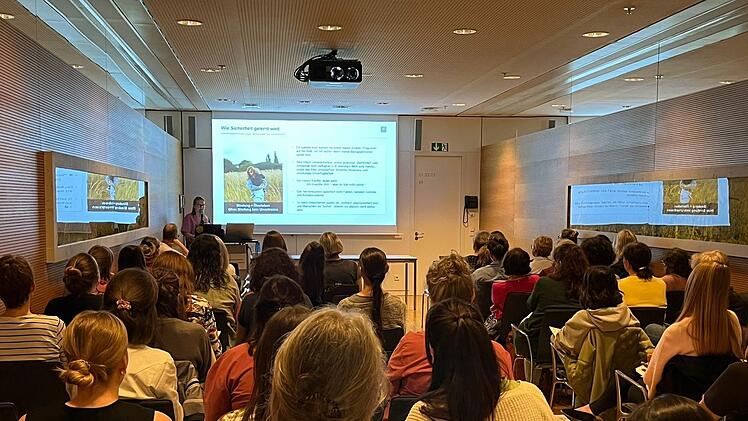 Mit dem Hebammenkongress unterstreicht das Klinikum Forchheim Fr&auml;nkische Schweiz seinen Anspruch, die Qualit&auml;t in der Geburtshilfe weiterzuentwickeln.