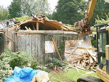 Nach einer Viertelstunde ist das Anwesen schon verwüstet.  Fotos: Jürgen Gärtner