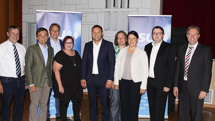 Der engere Vorstand der Frankenwald-CSU mit seinem Vorsitzenden Jürgen Baumgärtner (Mitte) und Landrat Klaus Löffler (rechts)  Foto: Michael Wunder