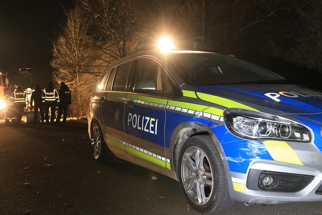 Auto prallt nach Verfolgungsjagd bei Staffelbach gegen Baum