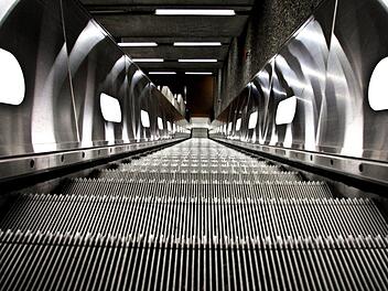 Ein Überwachungsvideo aus Istanbul schockiert: Es zeigt eine Rolltreppe zur U-Bahn, die sich plötzlich auftut und einen Mann buchstäblich verschluckt. Symbolfoto: pixabay.com