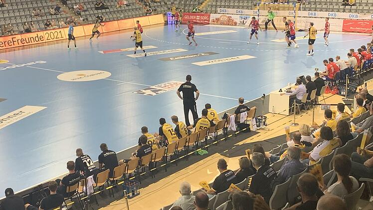 654 Fans sorgten in der HUK-Coburg Arena am Samstagabend für eine tolle Stimmung. Sie ließen sich die pure Freude am Handball auch von der Niederlage des HSC nicht verderben.