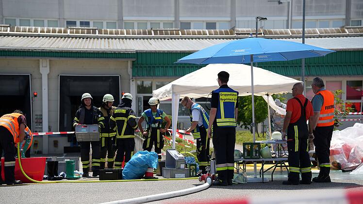 Chemieunfall in Roth löst Feuerwehr-Großeinsatz aus - Mann verletzt