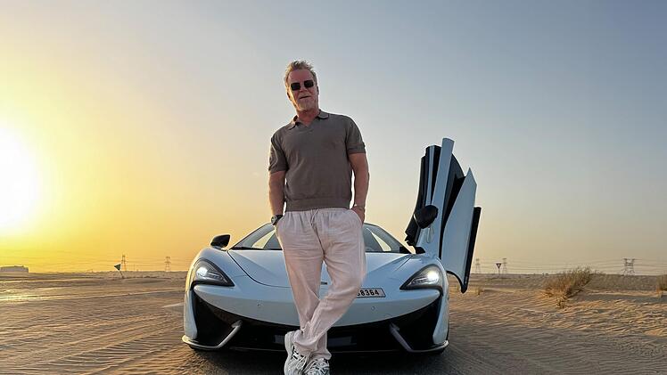 Teure Sportwagen begegnen ProSieben-Reporter Jenke von Wilmsdorf in Dubai zuhauf.
