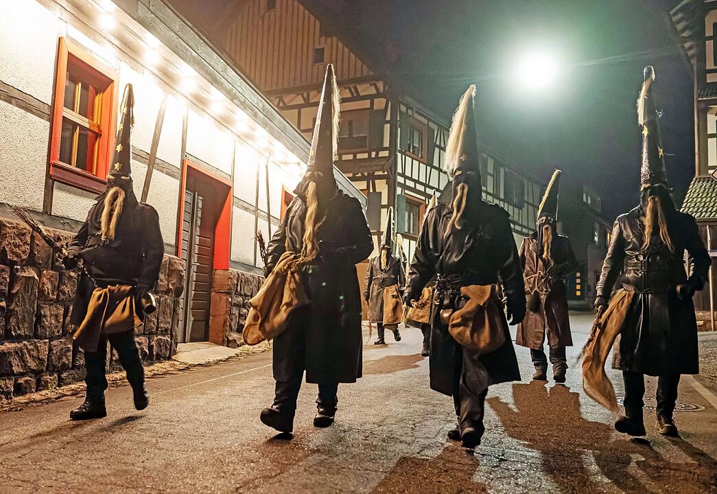 Belzem&auml;rtel ziehen um die H&auml;user