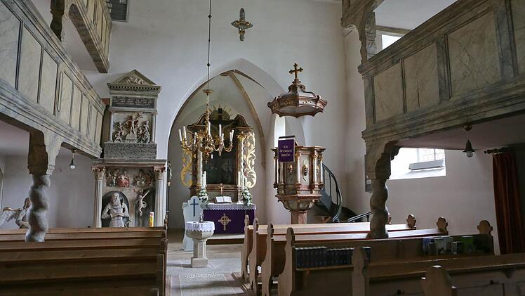 Die mittelalterliche Kirche ist 1753 unter Carl Friedrich Philipp von Redwitz ...