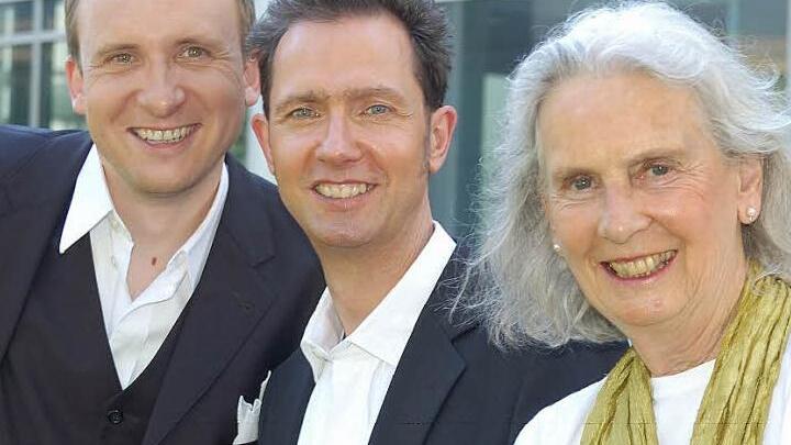 Das bekannte Rosenau-Trio gastiert am Freitag, 2. Dezember, im Rathaussaal der Stadt Königsberg. Mit dabei sind Helga Becker-Winkler am Klavier sowie Holger Bornschier (Bariton) und Joachim Herrmann als Sprecher. Foto: privat