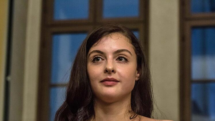 Die Coburger Bachnacht unter der Leitung von Peter Stenglein lockte zahlreiche Zuhörer an mit ihrem vielseitigen Programm. Solistin am Klavier: Dorothea Weser. Foto: Jochen Berger