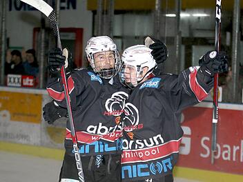 Georg Lang (links) und Michael Stach wollen mit ihrer Mannschaft im zehnten Heimauftritt den zehnten Sieg einfahren und somit die Vorrundenmeisterschaft perfekt machen. Foto: Ralf Naumann