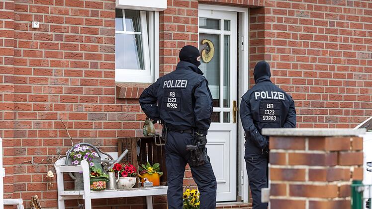 Rechte Terrorzelle? Junge Verd&auml;chtige angeklagt