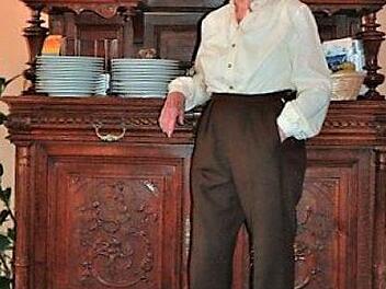 Klara Sauer feierte ihren 90. Geburtstag am 20. Februar 2010 in ihrer Heimatstadt Neustadt. Unser Bild zeigt sie an ihrem Ehrentag im Hotel am Markt. Foto: Dieter Seyfarth