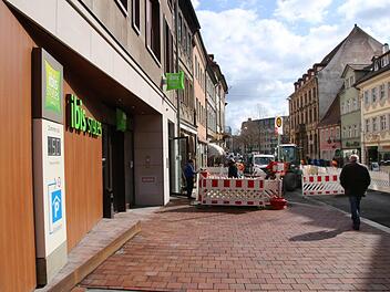 "Zimmer ab 50 Euro": Das Ibis-Styles-Hotel in der Langen Straße hat eröffnet, viele weitere Betten anderer Häuser entstehen derzeit in Bamberg.  Foto: Sebastian Schanz