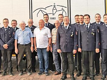 Mitglieder der Freiwilligen Feuerwehr bei der Jahreshauptversammlung.