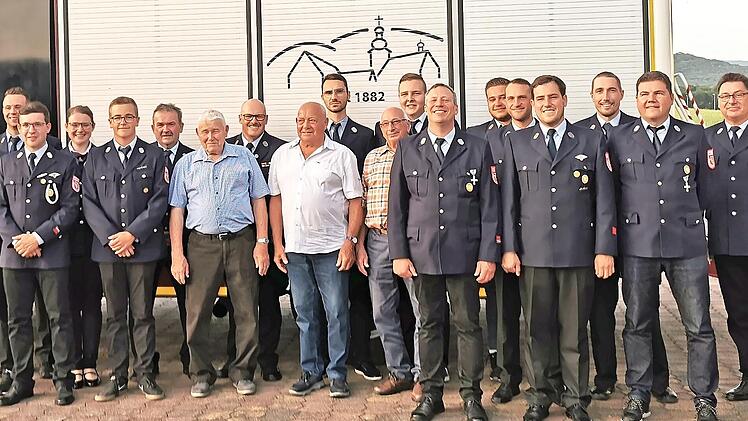 Mitglieder der Freiwilligen Feuerwehr bei der Jahreshauptversammlung.