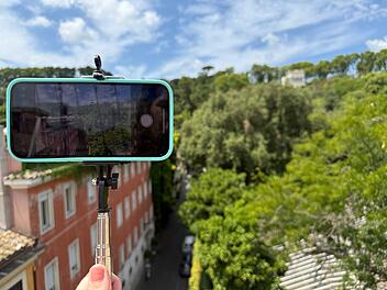 Touristen stürzen beim Selfie in Italien in Orchestergraben