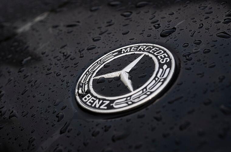 Gewinn bei Mercedes 2025 um knapp die Hälfte eingebrochen