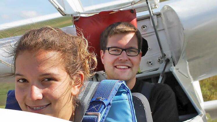 Magdalena Schatz und Wolfgang Feller verbringen jedes freie Wochenende im Cockpit und fliegen  über die Rhön. Fotos: Benedikt Borst