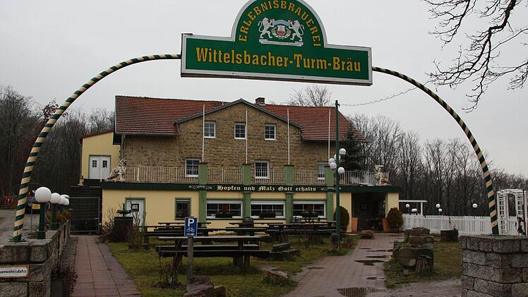 Zur Verfügung stehen 250 Sitzplätze drinnen und 500 draußen.