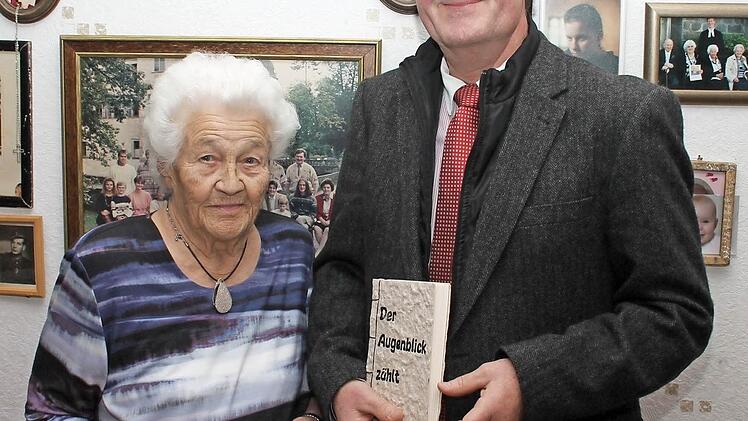 In der Marktgemeinde Mitwitz konnte Klara Renner ihren 90. Geburtstag feiern, wozu ihr auch Bürgermeister Hans-Peter Laschka gratulierte. Foto: Herbert Fischer