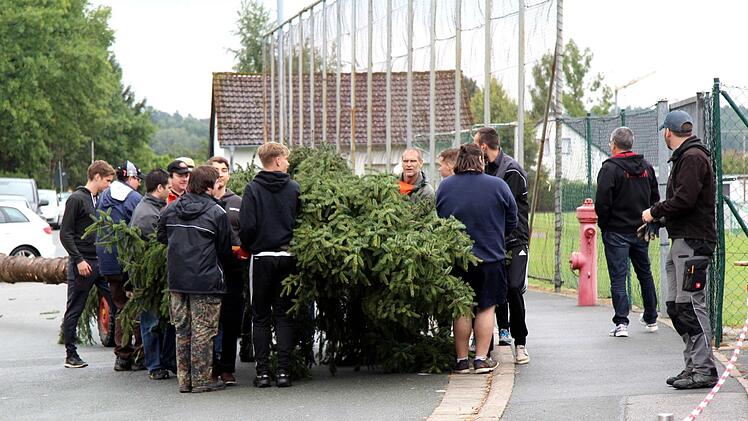 Heßdorfer Kirchweih  Foto: Richard Sänger
