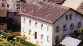 Einen Blick in die Thuisbrunner Schulgeschichte wirft Rolf Steidel in der Thuisbrunner Chronik von 2007.  Repros: Steidel