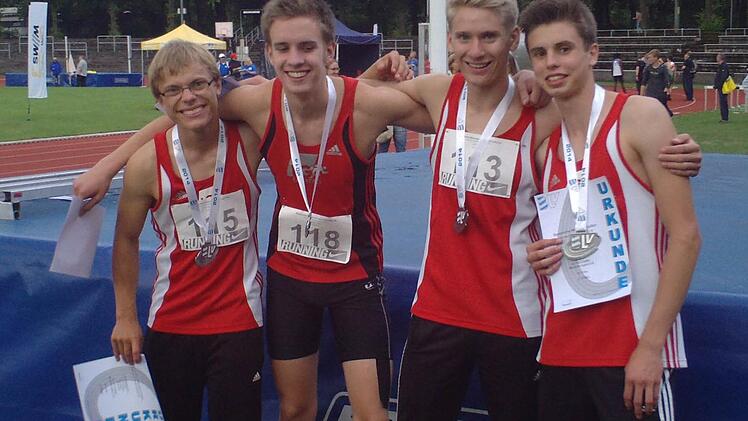 Die 4 x 100-Meter-Staffel der LG Bamberg (von links): Florian Leibbrand, Jonas Seidler, Niklas Grüner und Samuel Düsel freute sich über den zweiten Platz.