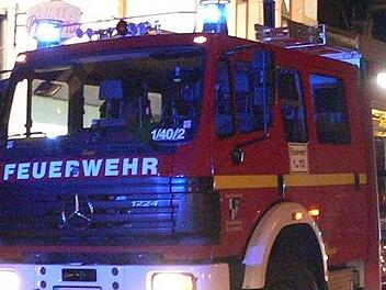 Drei Menschen wurden bei einem Feuer im BMW-Werk in Ergolding (Landkreis Landshut) verletzt. Das Feuer war am Sonntagmorgen ausgebrochen. Symbolbild. FFW Kulmbach
