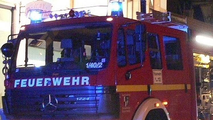 Drei Menschen wurden bei einem Feuer im BMW-Werk in Ergolding (Landkreis Landshut) verletzt. Das Feuer war am Sonntagmorgen ausgebrochen. Symbolbild. FFW Kulmbach