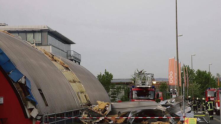 Bei dem Brand in der Freizeithalle in der Nacht zum 23. April entstand ein Sachschaden in Höhe von rund drei Millionen Euro. Foto: Archiv/Jürgen Gärtner