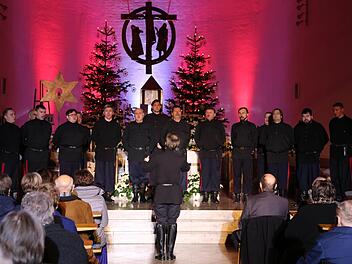 Komplett ausverkauft war das Konzert des "Don-Kosaken-Chores Serge Jaroff" in der Pfarrkirche St. Laurentius in Obertrubach. Foto: Franz Galster