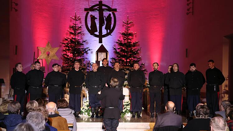 Komplett ausverkauft war das Konzert des "Don-Kosaken-Chores Serge Jaroff" in der Pfarrkirche St. Laurentius in Obertrubach. Foto: Franz Galster