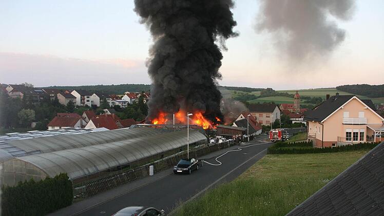 Ein Feuer zerstörte die Gärtnerei Gicklhorn in Reiterswiesen im vergangenen Juni. Foto: Archiv