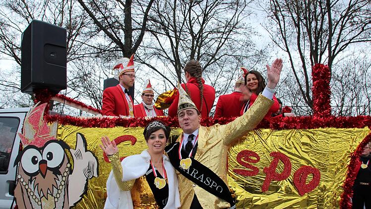 Impressionen vom Gaudiwurm 2019 in Coburg: das Säraspo-Prinzenpaar Anika I. und Niko I. aus FrohnlachOliver Schmidt