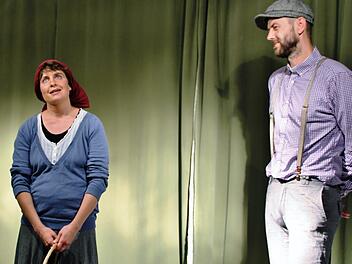 Christian Deeg und Daniela Krug in einer Szene aus Frank Wedekins Frühlings Erwachen. Foto: Werner Vogel
